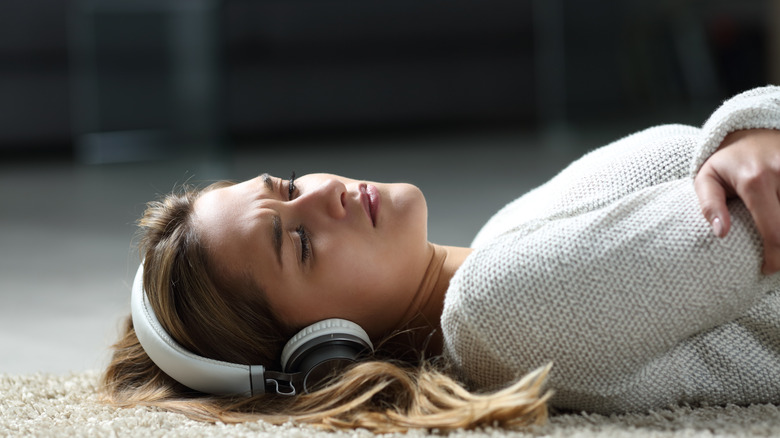 Possible Reasons We All Enjoy Listening to Sad Music
